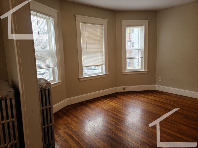 8 Woodside Ave