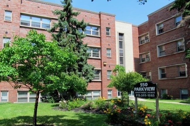 Photo - 550 Parkview