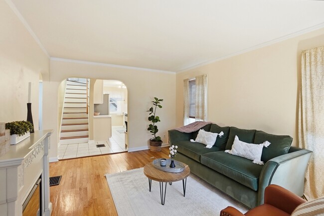 Photo - 2695 Bellwood Ave