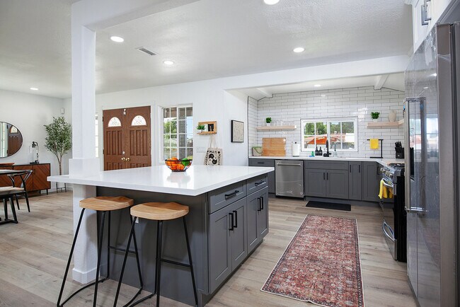 Photo - 5609 Cervantes Ave