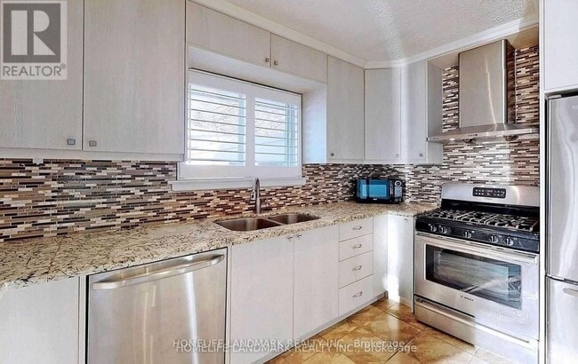 Photo - 381 Osiris Dr