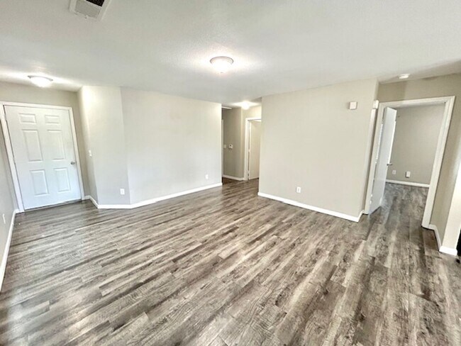 228 Dormont Dr NE