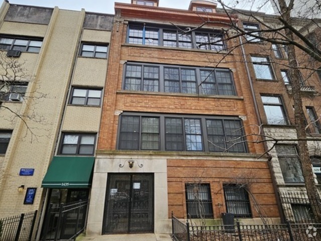 Building Photo - 1433 N Dearborn St Unit 2 Rental