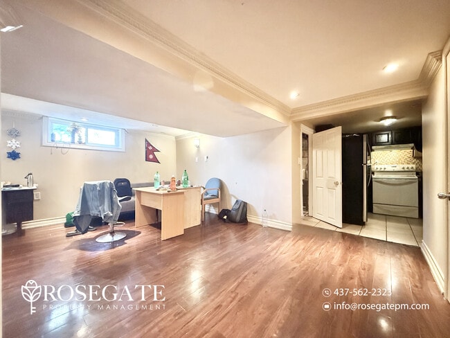 Photo - All-Inclusive 2-Bedroom Basement Apartment with Internet – Scarborough Unité 2