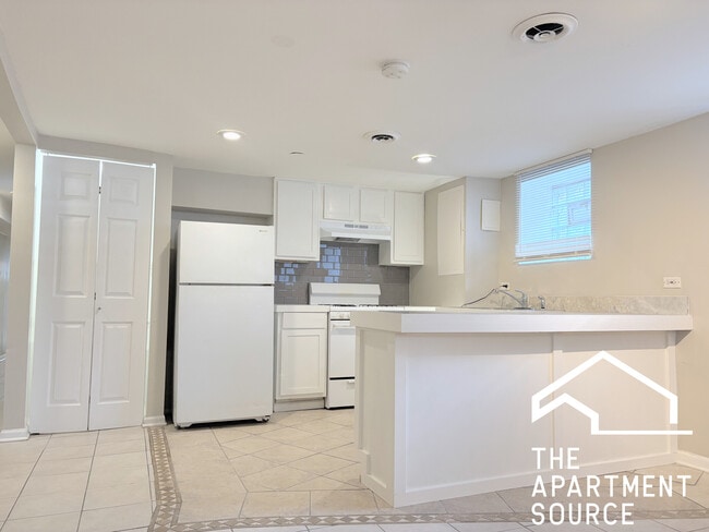 Building Photo - 125 S Leavitt St Rental