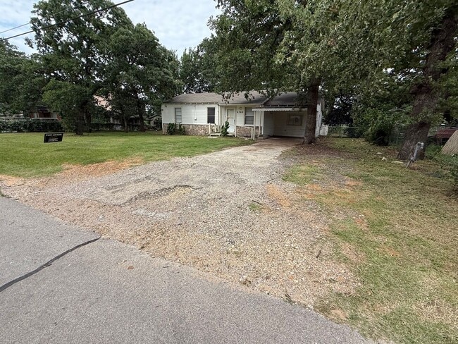 Rendon Area; Single-Family home sitting on... - Rendon Area; Single-Family home sitting on...