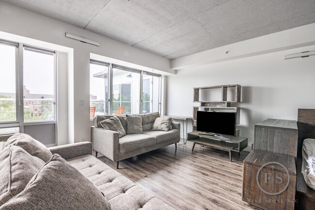 Photo - 2406 Hoffman St