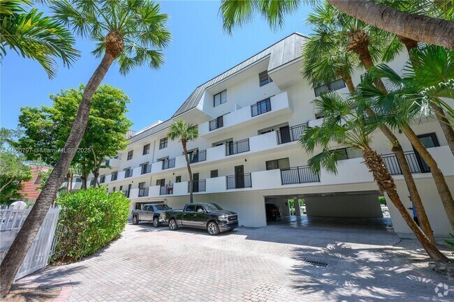Building Photo - 6901 Edgewater Dr Unit 328 Rental