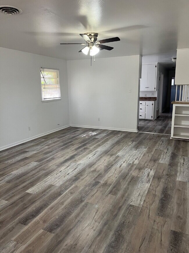 2 Bedroom Duplex - 2 Bedroom Duplex Apartment Unit A