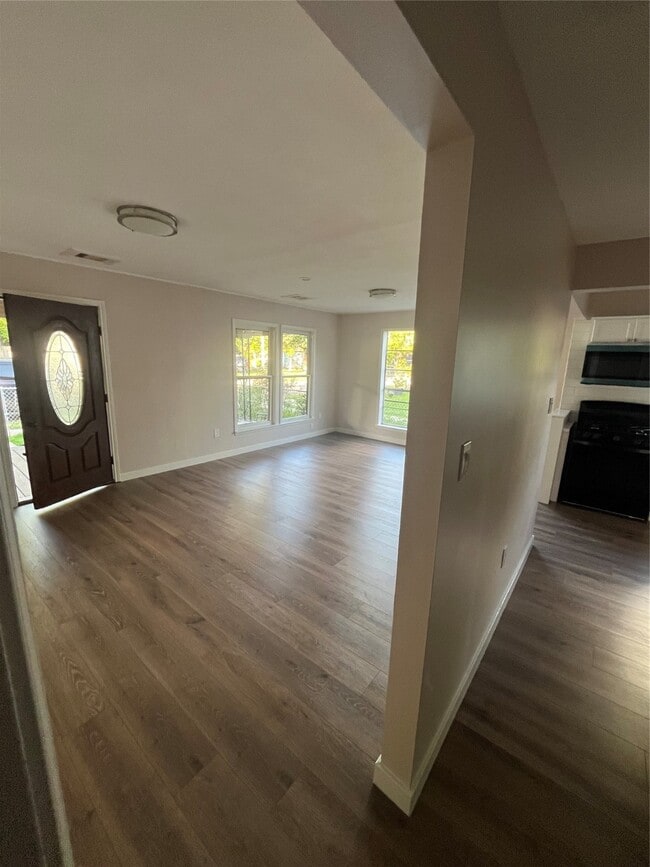 Building Photo - 222 E Adoue Ave Rental
