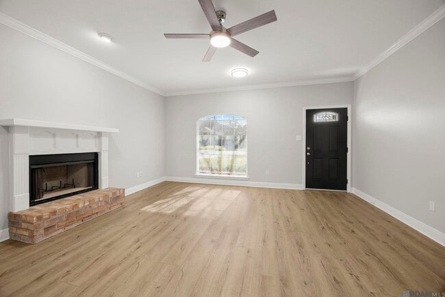 Photo - 18596 White Oak Dr