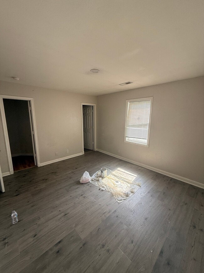 Photo - 814 Robinson St