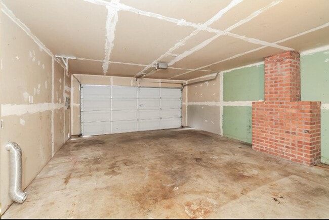 Photo - 209 Bart Ave