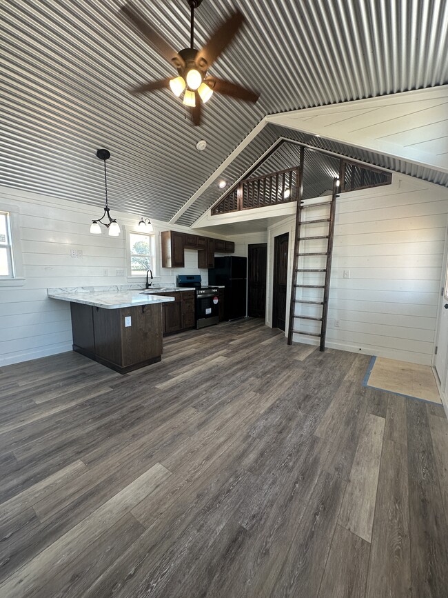 Photo - 120 Hill County Rd 4105