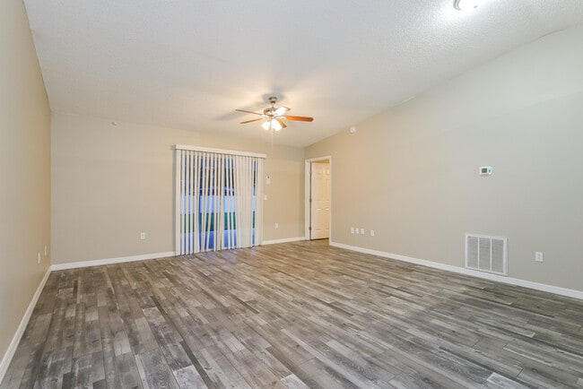 Photo - 2345 Captain Dr