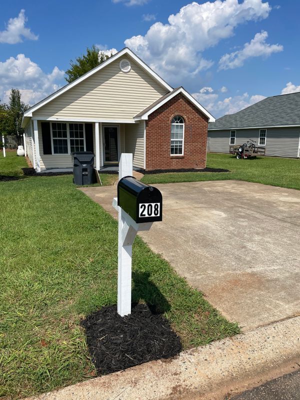 Photo - 208 Strawbridge Ln