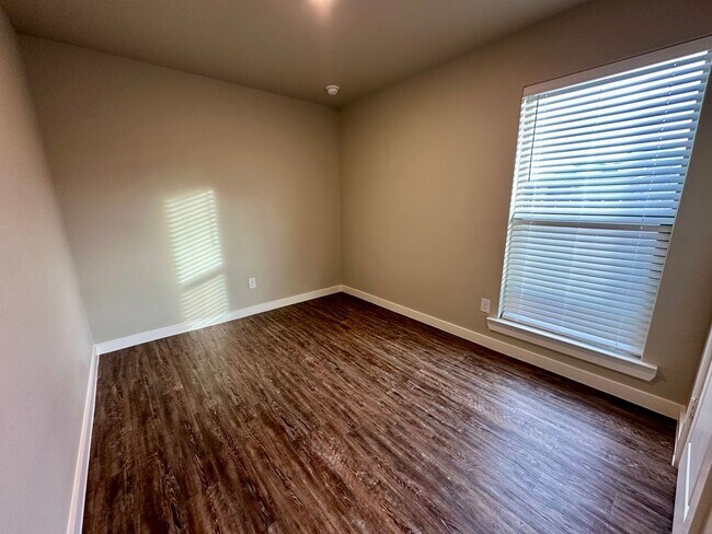 Photo - 2012 Bryan Ave Unit B