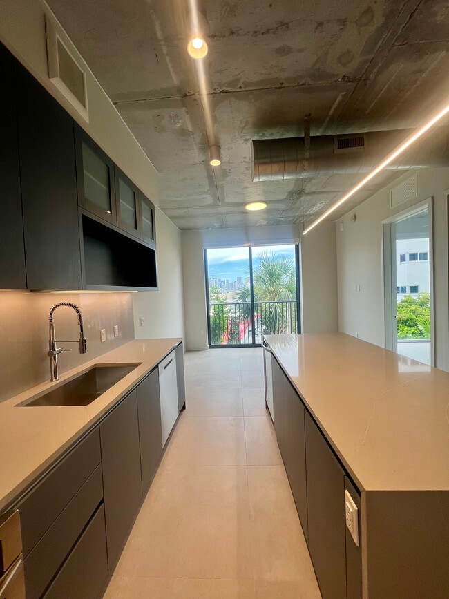 Photo - 102 NW 30th St Unidad A4