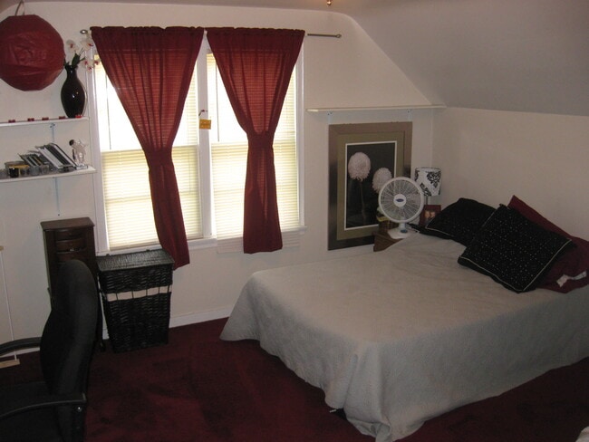 Photo - 1136 1/2 68th St Unit 1136 12