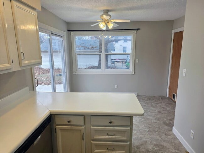 Photo - 4405 68th St