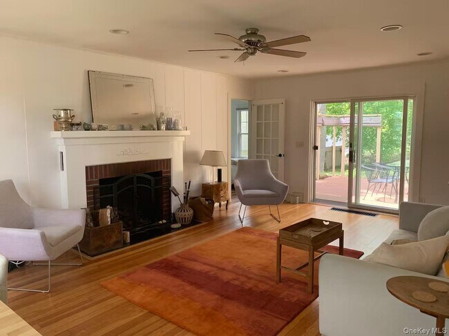1240 W Rd