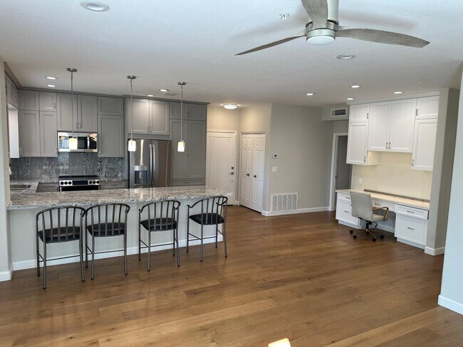 Building Photo - 8880 E Paraiso Dr Unit 115