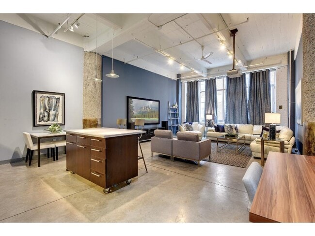 Building Photo - 700 N Washington Ave Unit 307