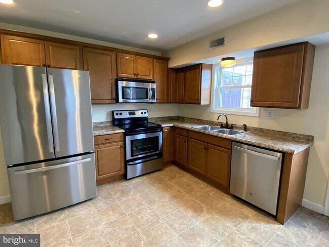 Photo - 204 Brecknock Terrace E