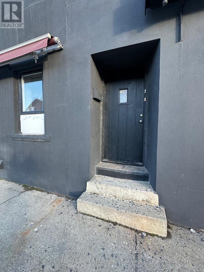 Photo - 290 Harbord St