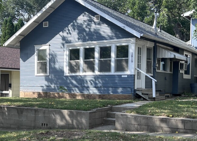 Photo - 1819 W Horne Ave