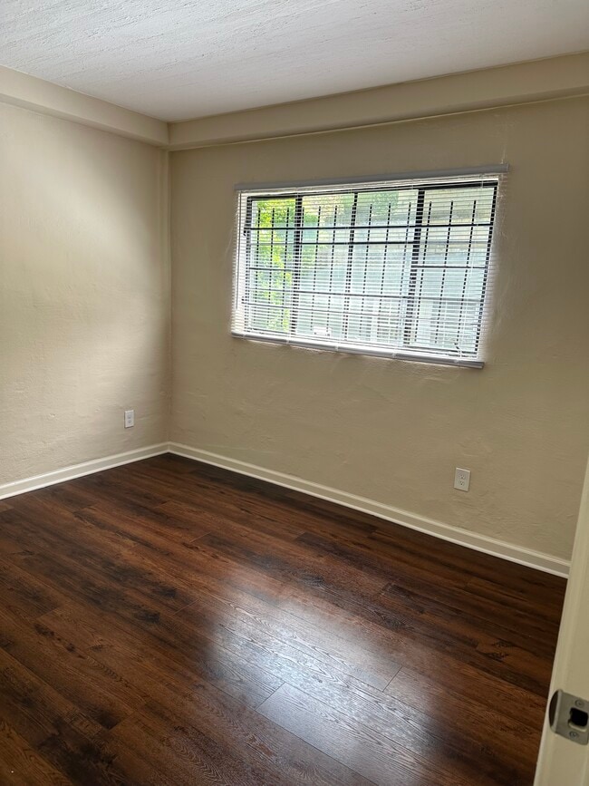 Photo - 668 Linwood Ave NE Unit 2