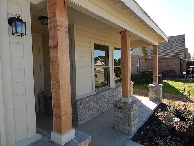 Photo - 2848 St Bernard Dr