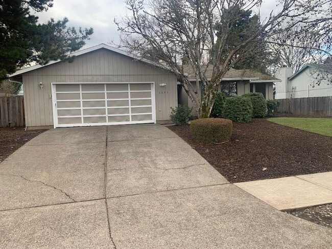 Photo - Greenway Single Level!!