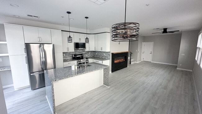 Photo - 608 Silver Berry Pl