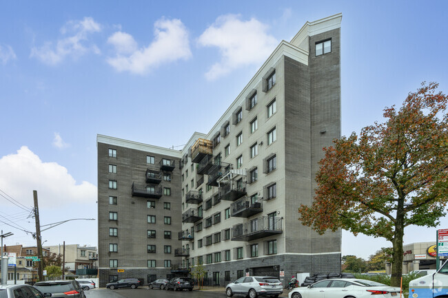 886 Dahill Rd - Pinnacle Condominiums