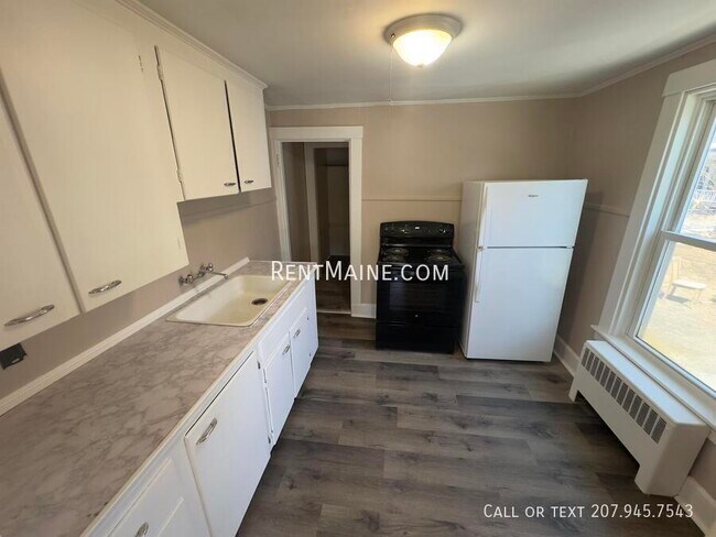 Photo - 145 Essex St Unit B