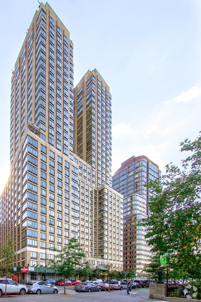 Photo - 160 Riverside Boulevard