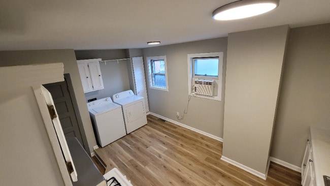 Building Photo - 457 W Broadway St Rental