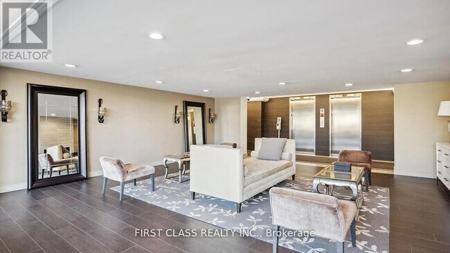 Photo - 7811 Yonge St Unit 905