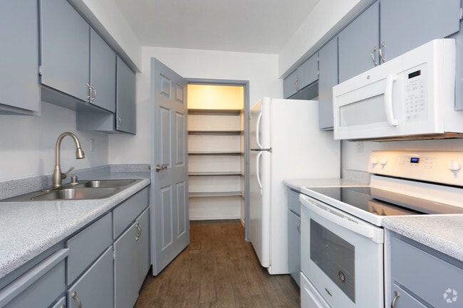 1BR, 1BA - 670 SF Kitchen - Morrell Park