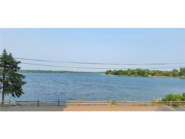 Photo - 2331 W Medicine Lake Dr