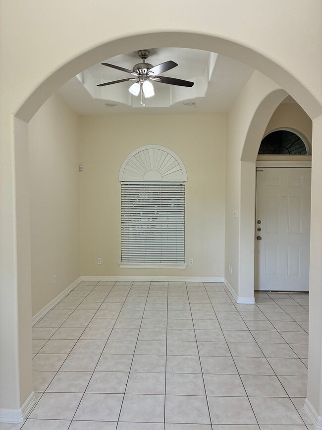 3215 Campanario Cir