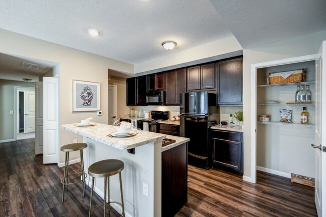 Building Photo - Walden Lakes