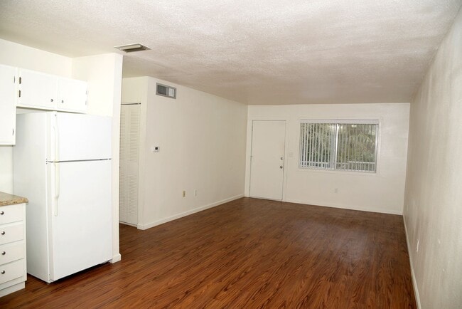 Photo - Charming 2 Bedroom in Prime Location! Unit 11