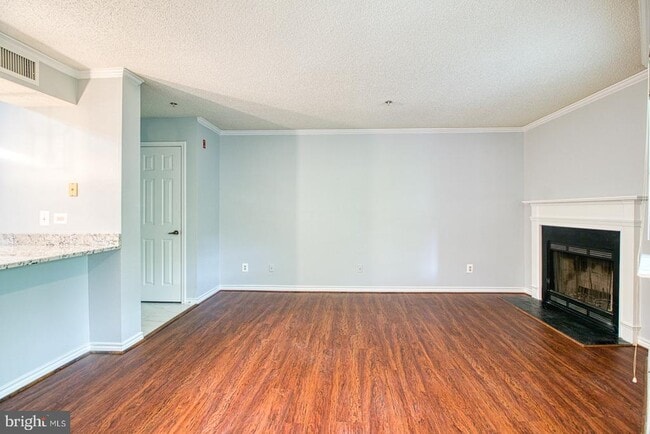 Photo - 1504 Lincoln Way Unidad 310