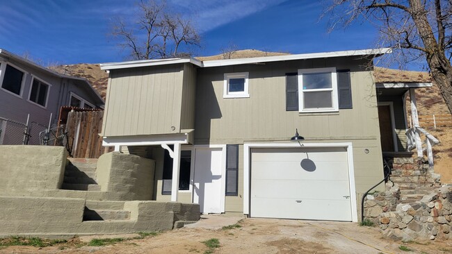 3 Bedroom Home with Garage in Lebec - 3 Bedroom Home with Garage in Lebec