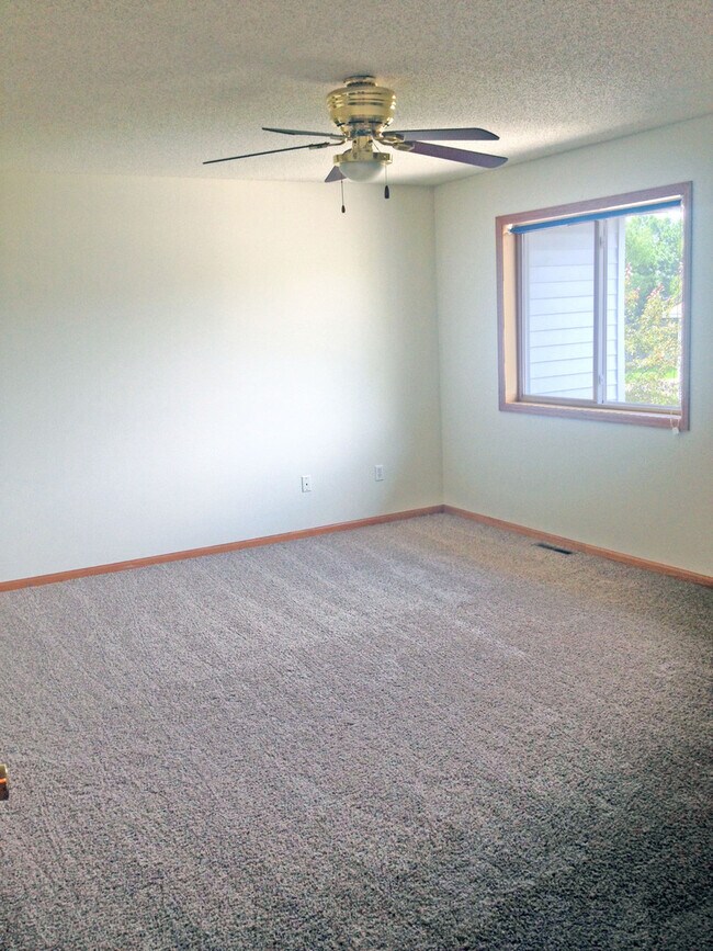 2 bedroom 2.5 bathroom Town Home in Shakopee - 2 bedroom 2.5 bathroom Town Home in Shakopee