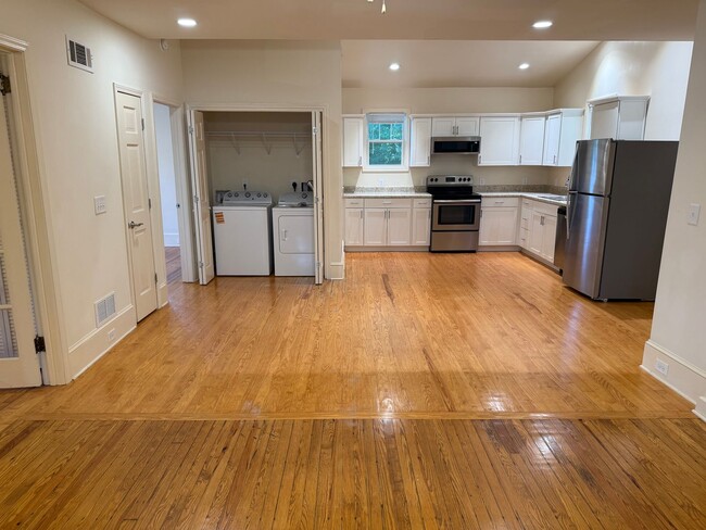 Photo - Beautiful 3 Bedroom Apartment Unit 560