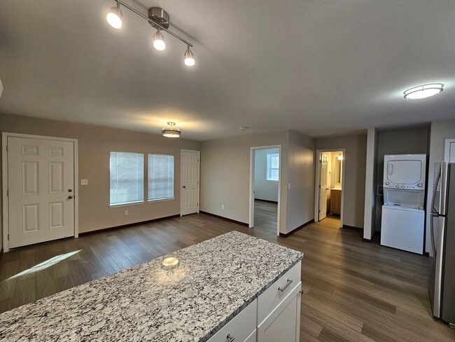 Photo - (1) Bed/(1) Bath Newly Remodeled Avail Mid-July! Direct Access off Alameda.