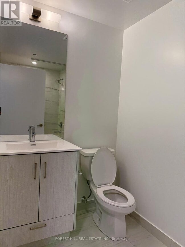 Photo - 180 Front St E Unit 1015